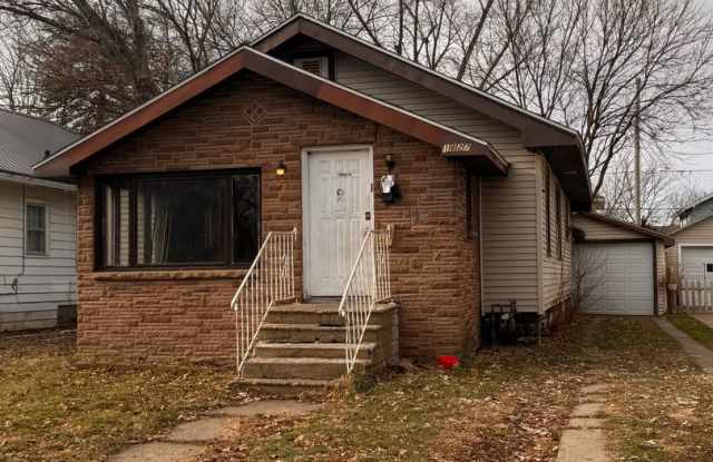 2 Bedroom with Garage PENDING - 1827 Frances Avenue, Elkhart, IN 46516