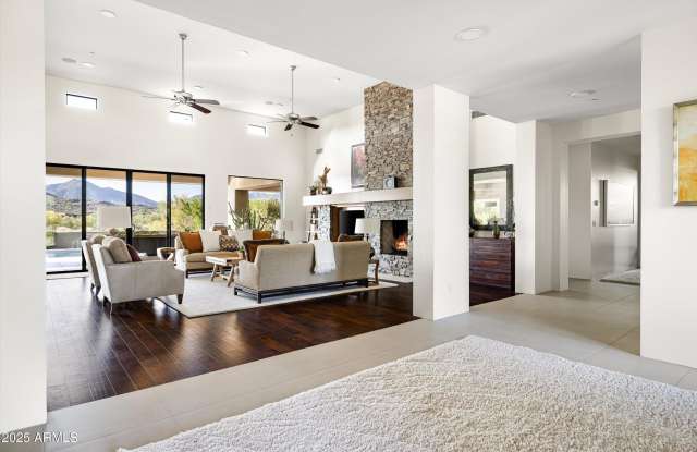 9894 E MIRAMONTE Drive Gallery 2