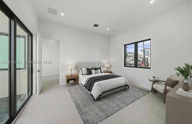 5718 Ashwood Cir W Gallery 4
