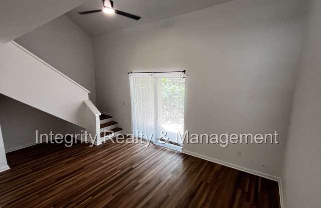 Cozy 2 bed / 2 bath townhome in the heart of Jacksonville Gallery 3