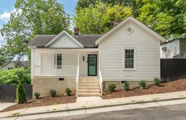 Charming 2-bedroom, 1-bathroom home near downtown Durham Gallery 1