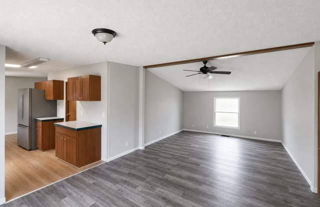 Huge 4 bedroom 2 bath home in a great family neighborhood. photos photos