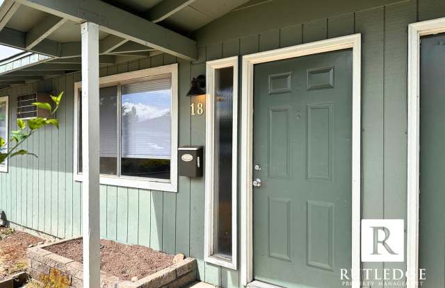 CHARMING SINGLE LEVEL APARTMENT IN EAST MEDFORD photos photos