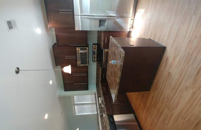 222 Ventura Place - 1 Gallery 3