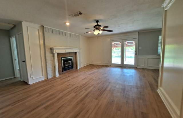 Beautiful Move In Ready 3/2/2 in Greenville! Gallery 4
