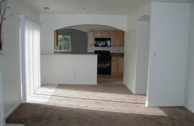 SPACIOUS & BREEZY HOME on a BEAUTIFUL TREE-LINED STREET! Gallery 4