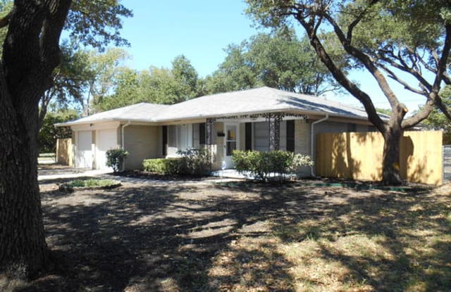 155 Aspen St - 155 Aspen Street, Lancaster, TX 75134