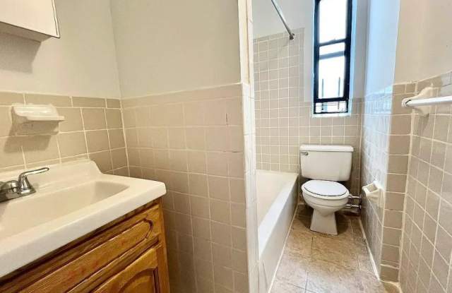 2387 Morris Avenue Gallery 3