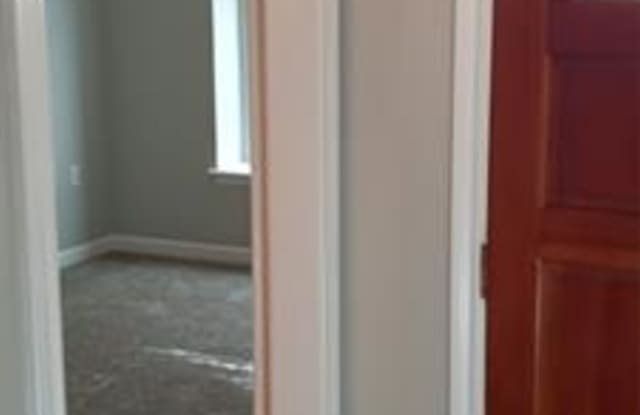 1810 Evergreen Court Gallery 2