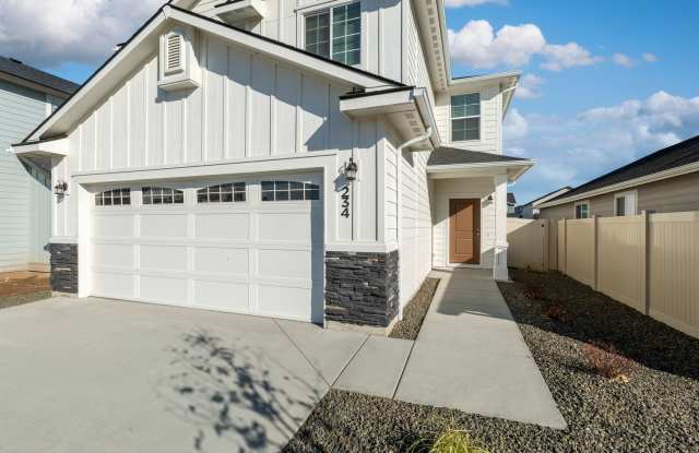 Central 4 bedroom 2.5 bathroom house - 234 South Sunset Point Way, Meridian, ID 83642