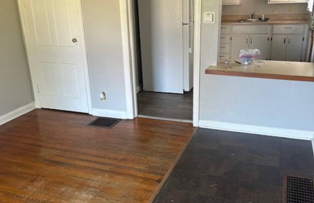 4256 Crittenden Avenue photos photos