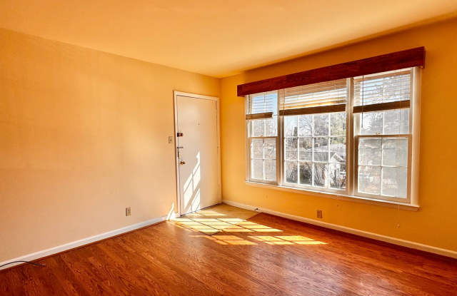 Don't miss this 2nd floor one level condo, located close to the shopping at Stonefield! Gallery 4