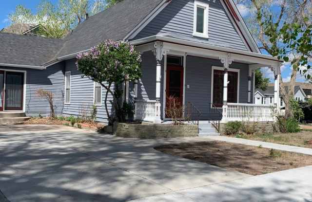 4 BEDROOM, 1 BATHROOM, SINGLE FAMILY HOME, CONVENIENT DOWNTOWN LOCATION! - 2122 House Avenue, Cheyenne, WY 82001