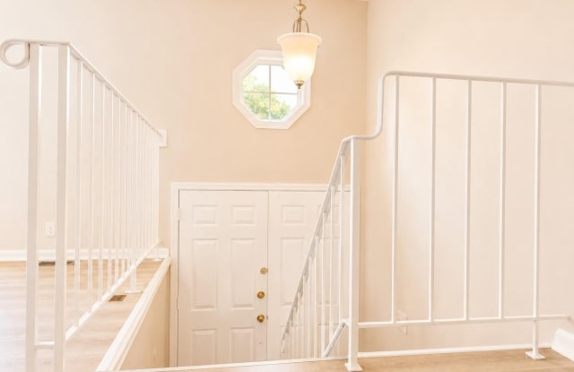 8425 BLEVINS WAY Court Gallery 2