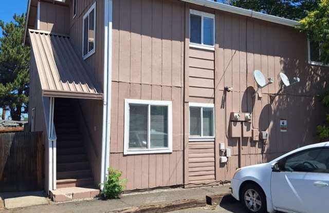 302 Edwards St - 302 Edwards Street, Medford, OR 97501