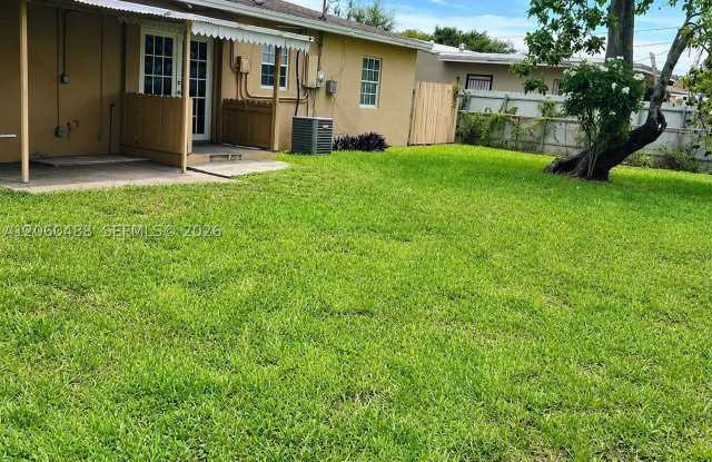 8924 NW 35th Ct photos photos