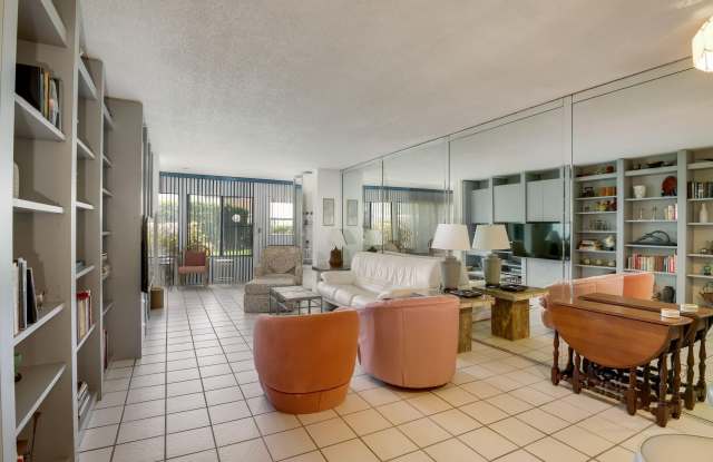3154 Via Poinciana Gallery 4