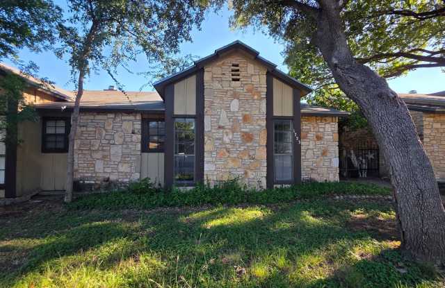 6 MONTH LEASE! Comfortable 3 bedroom, 2 bath townhome AVAILABLE NOW! photos photos