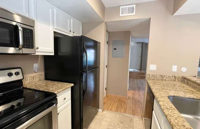 Beautiful 3 bed Townhome in Agoura Hills Gallery 3