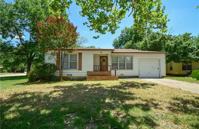 252 Newton Drive - 252 Southeast Newton Drive, Burleson, TX 76028