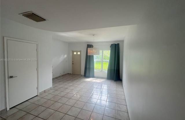 255 Mallory Ct Gallery 4
