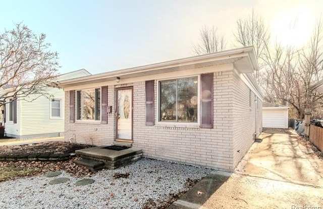 21816 E 10 Mile Road Gallery 2