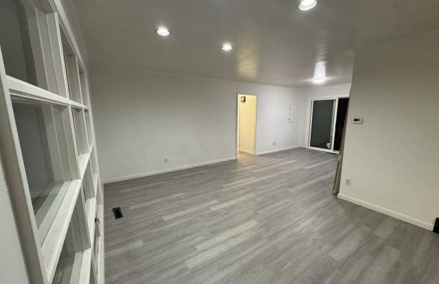 1657 W 26th St Pl Gallery 3