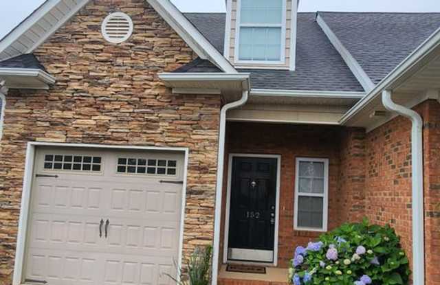 Spacious Townhome Convenient to Greenville & Spartanburg Gallery 3