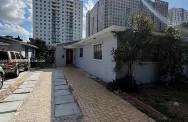 10890 SW 6th St photos photos