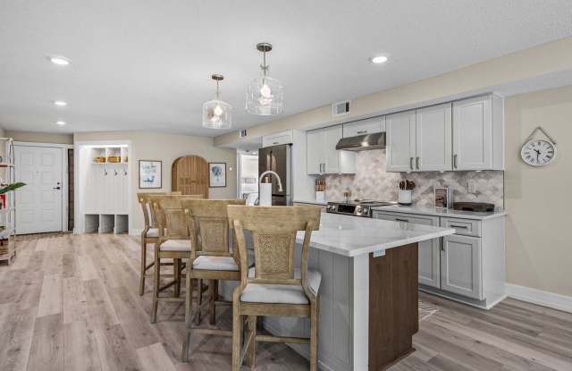 **LUXURY STUNNING REMODELED FURNISHED 3 BEDROOM\2 BATH CONDO FOR RENT IN HIGHLY-DESIRED PARK SHORE NAPLES ** photos photos **LUXURY STUNNING REMODELED FURNISHED 3 BEDROOM\2 BATH CONDO FOR RENT IN HIGHLY-DESIRED PARK SHORE NAPLES ** photos photos