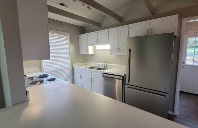 Lake Jeanette area!! Renovated three bedroom two bath Gallery 4