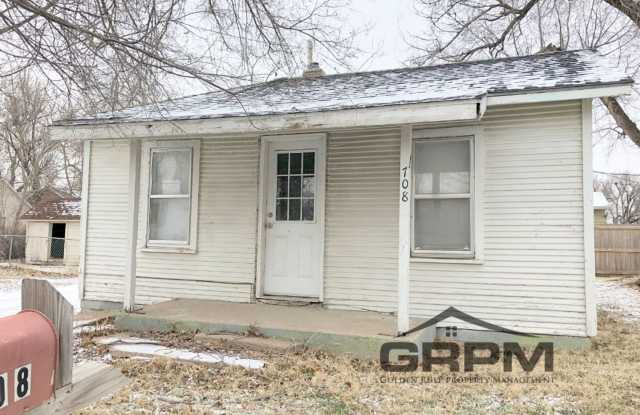 708 N Severance St - Compact Two Bedroom house - 708 North Severance Street, Hutchinson, KS 67501