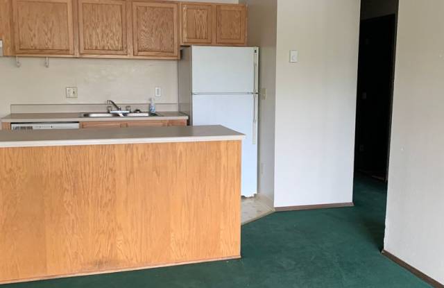1 bedroom, 1 bathroom upstairs apartment - Cimarron Apartments Gallery 4