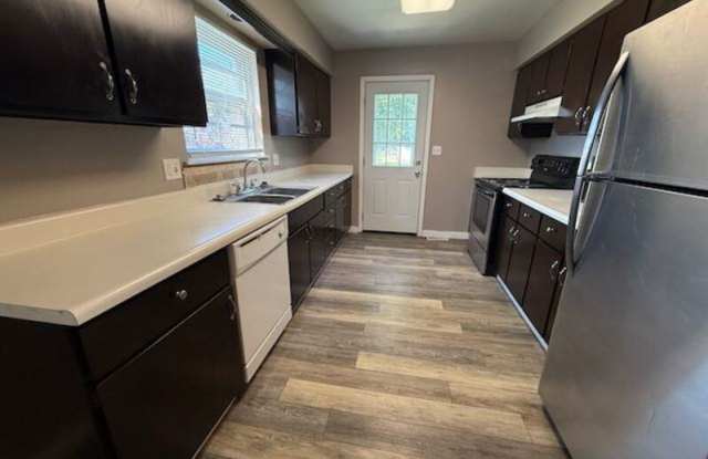 316 South Ridgewood Drive - A Gallery 4