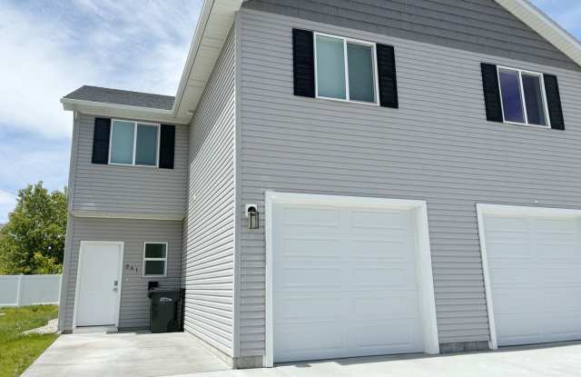Beautiful new 3-bedroom, 2.5-bathroom townhome photos photos