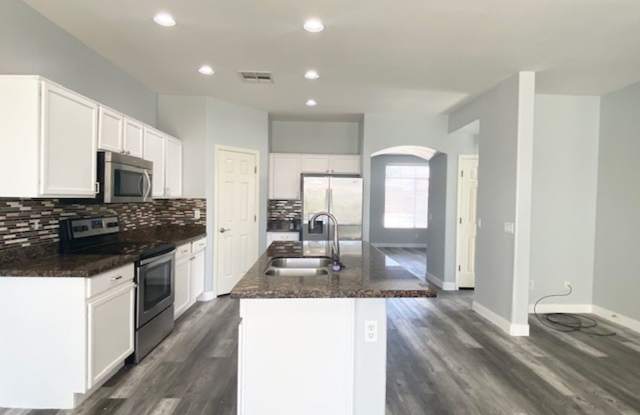 Beautiful 3 Bedroom 2.5 Bath Home In Ironwood Vista - Chandler Gallery 4