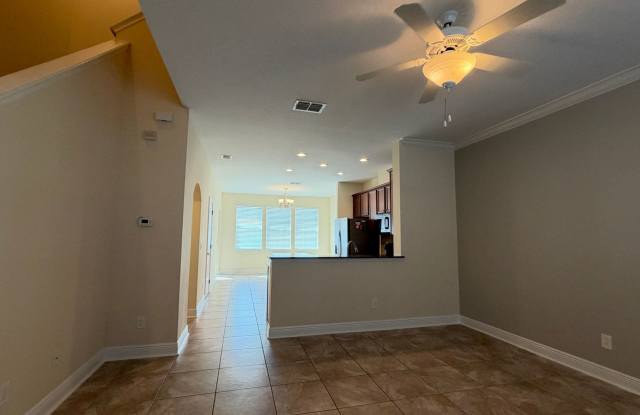 Beautiful 3-Bedroom Townhome in Gated Savannah Park at Heathrow! Gallery 4