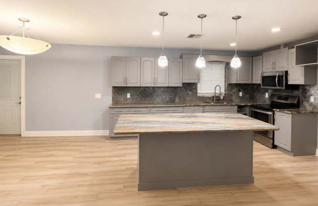 605 Red Robin Road photos photos