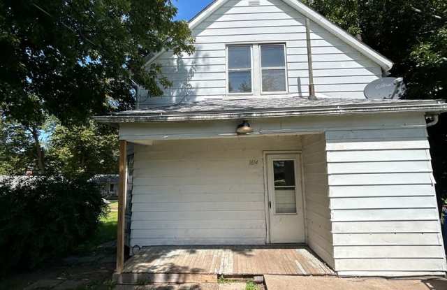 2 Bedroom, 1 Bath Home for Rent in Moline, IL Gallery 3