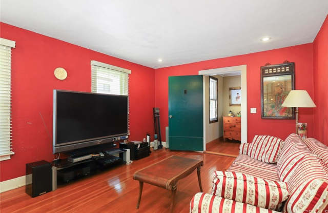 841 Michigan Boulevard 1/2 Gallery 2