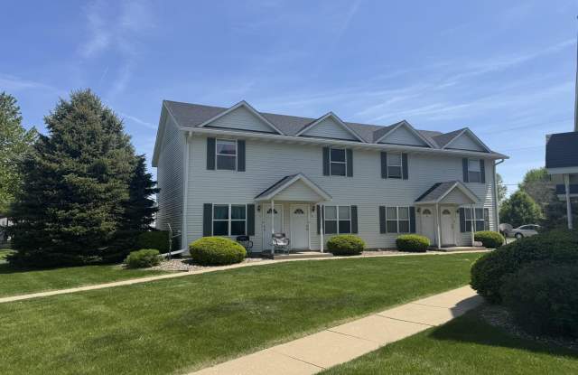 1307 1ST Street - 1307 1st Street, De Witt, IA 52742