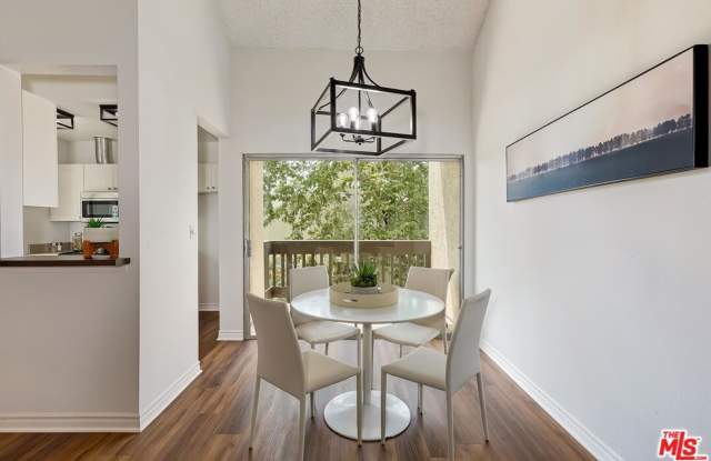 Beautiful 1 bed 3rd floor (top) condo in lakeside community in Culver City photos photos