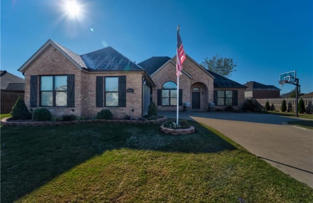 11890 Club House  PKWY - 11890 Club House Parkway, Farmington, AR 72730