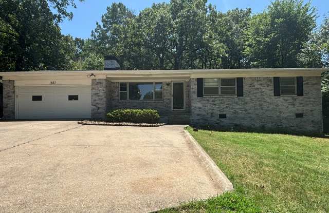 4 Bedroom Single Family Home Close to University of Arkansas! Coming Soon! photos photos