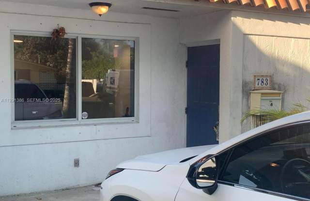 435 NE 139th St photos photos