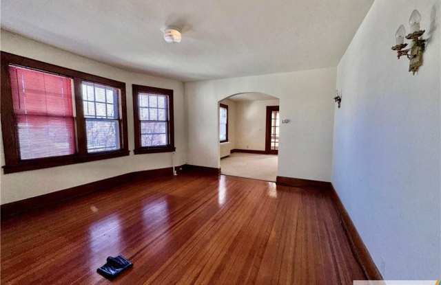 560 Spruce Avenue Gallery 4