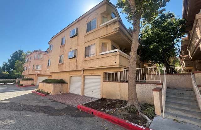 Charming 3-Bedroom Condo with Community Pool  Spa in Canyon Country! photos photos