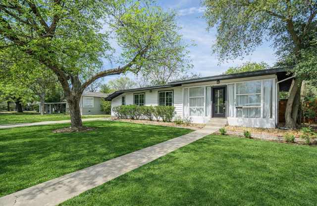 GORGEOUS 4-BEDROOM HOME IN TERRELL HEIGHTS Gallery 3