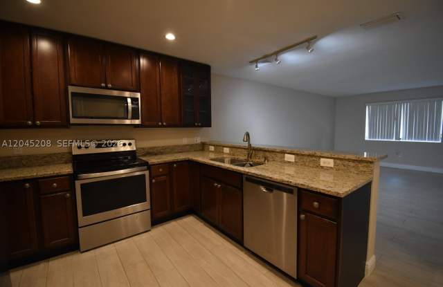 13900 Lake Placid Ct Gallery 2