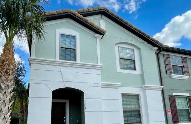 Spacious 5-Bed / 4.5-Bath Townhome w/ Private Pool  Sundeck in Gated Oakmont at Solterra Near Disney photos photos